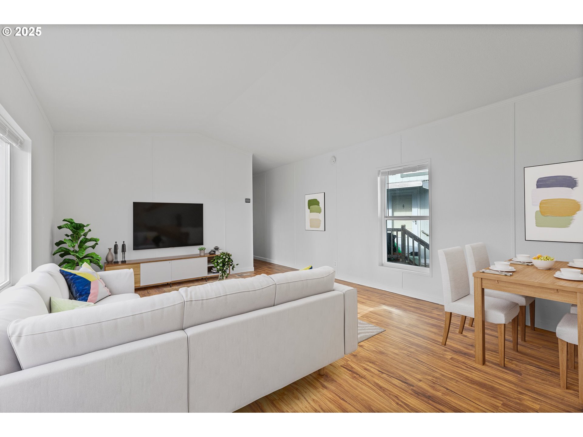 535 SW MAPLE ST 2