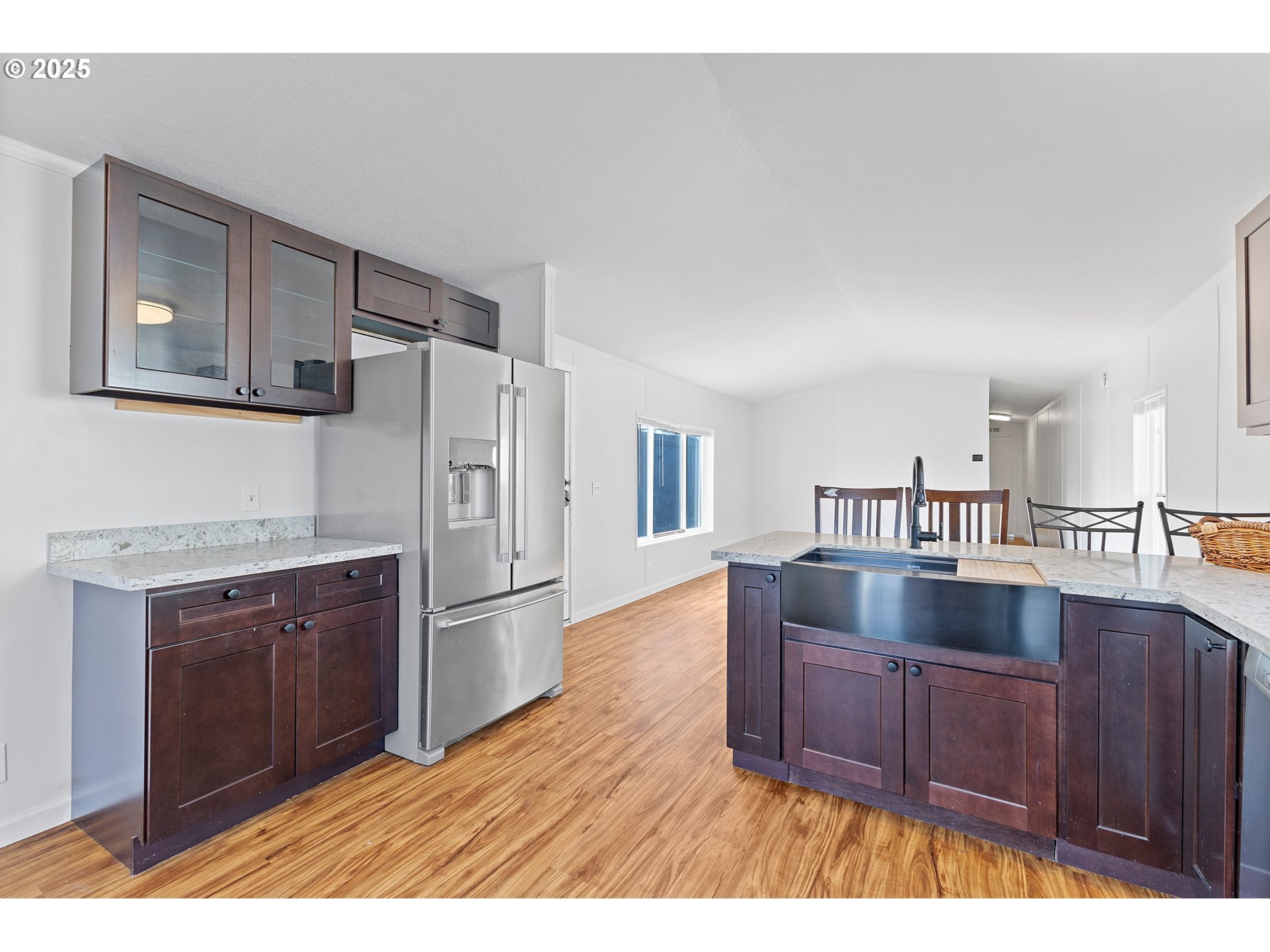 535 SW MAPLE ST 2