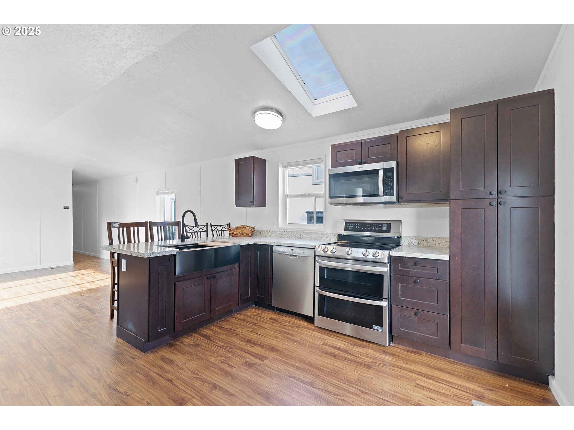 535 SW MAPLE ST 2