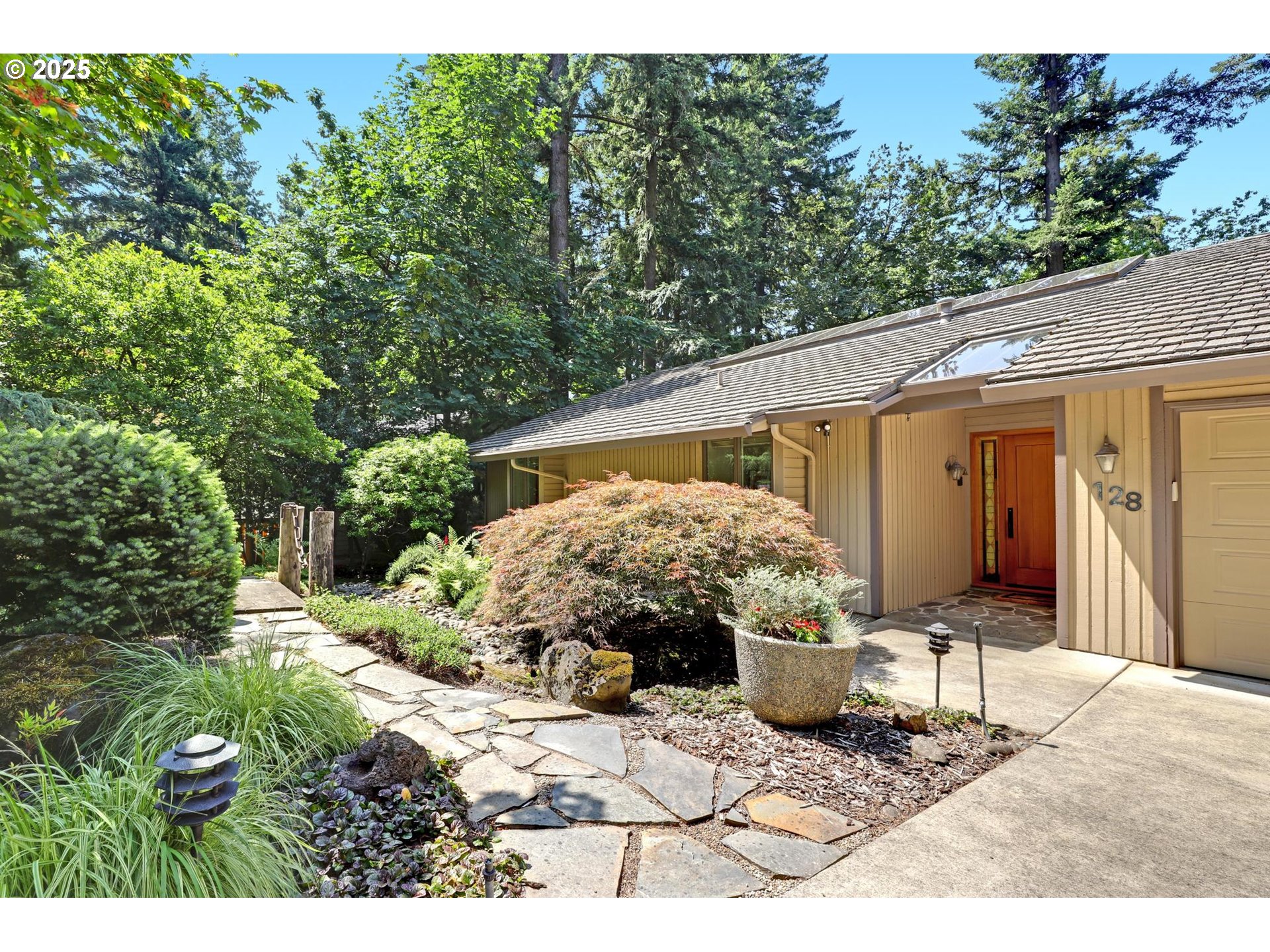 128 DEL PRADO ST