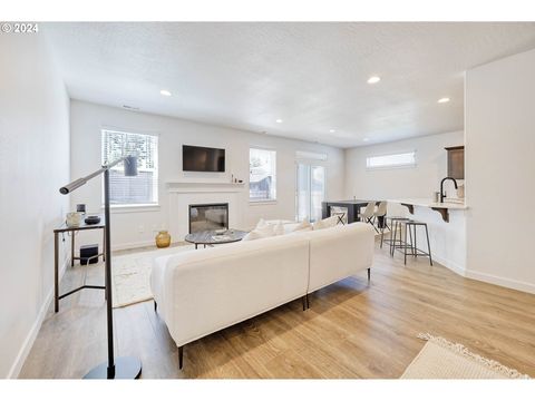 Tiny photo for 170 Rockcrest Dr, Lowell, OR 97452 (MLS # 494360140)