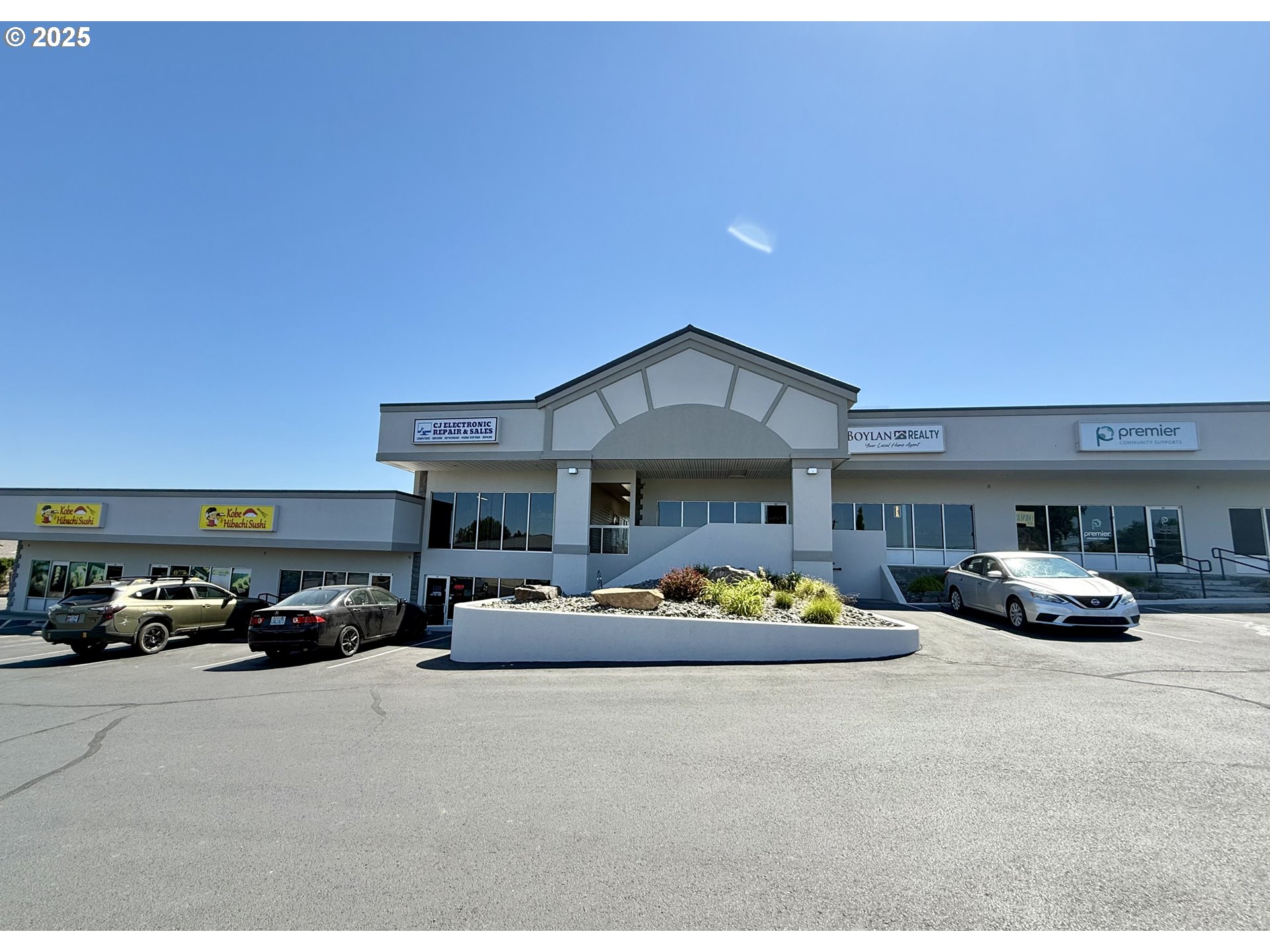 1055 S HIGHWAY 395