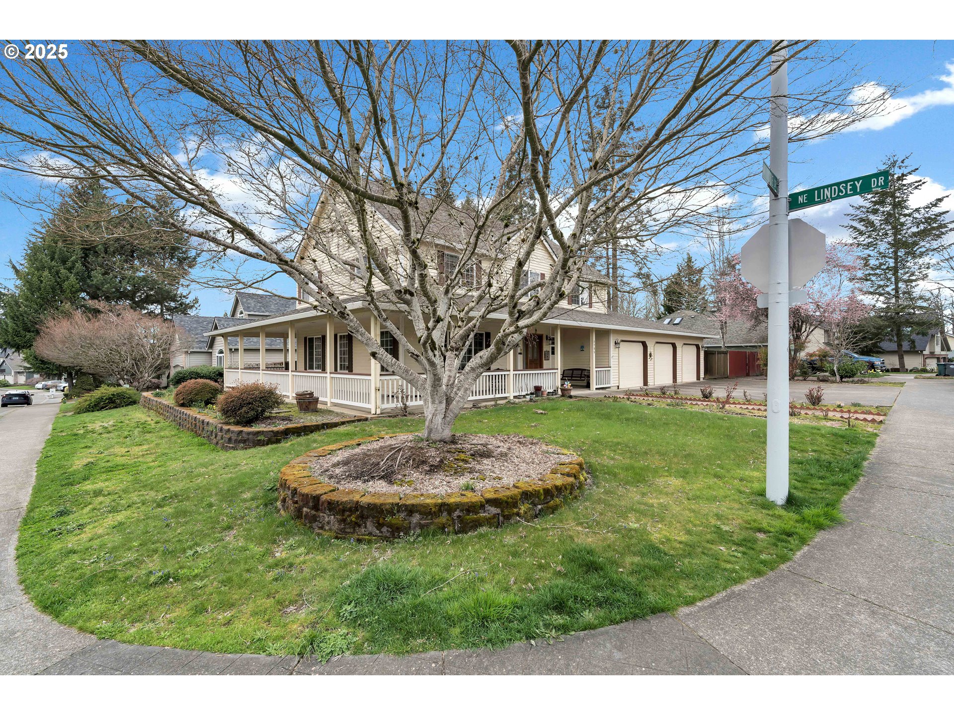 2795 NE LORIE DR
