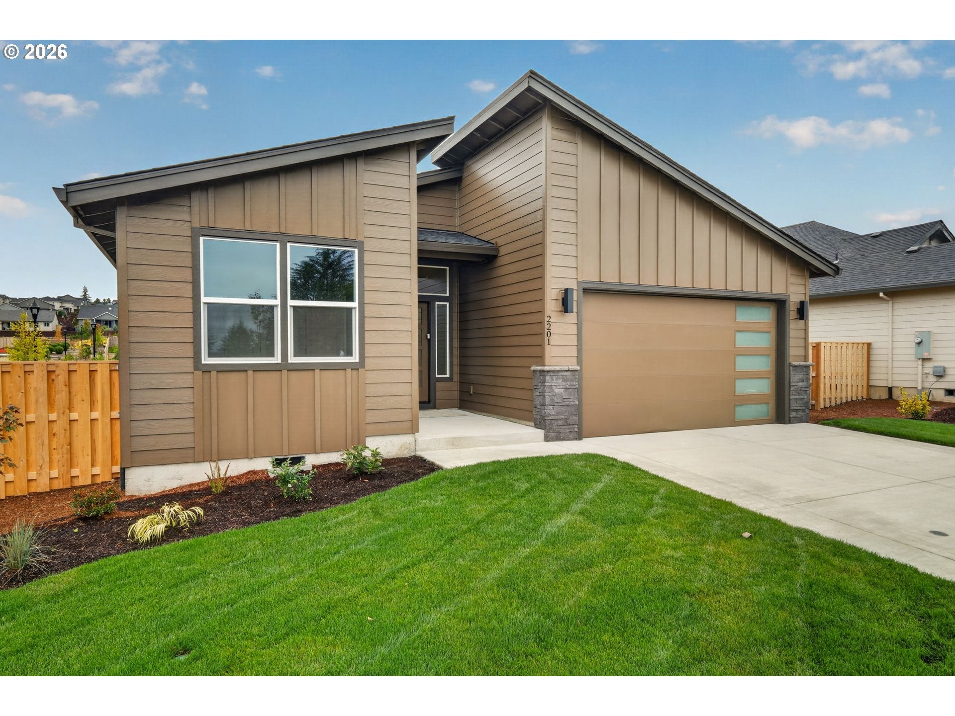 2201 E JUNIPER CIR 20
