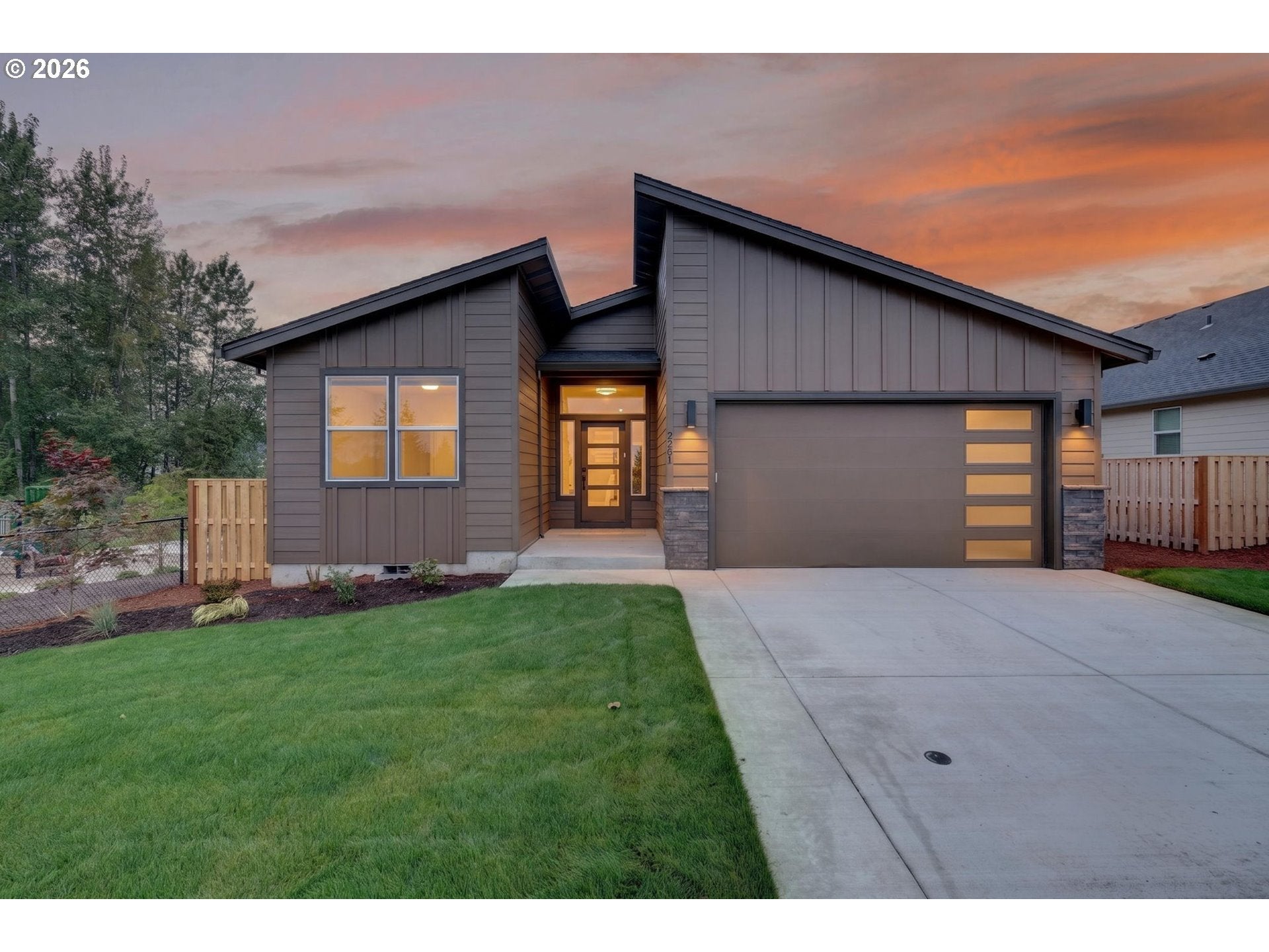 2201 E JUNIPER CIR 20
