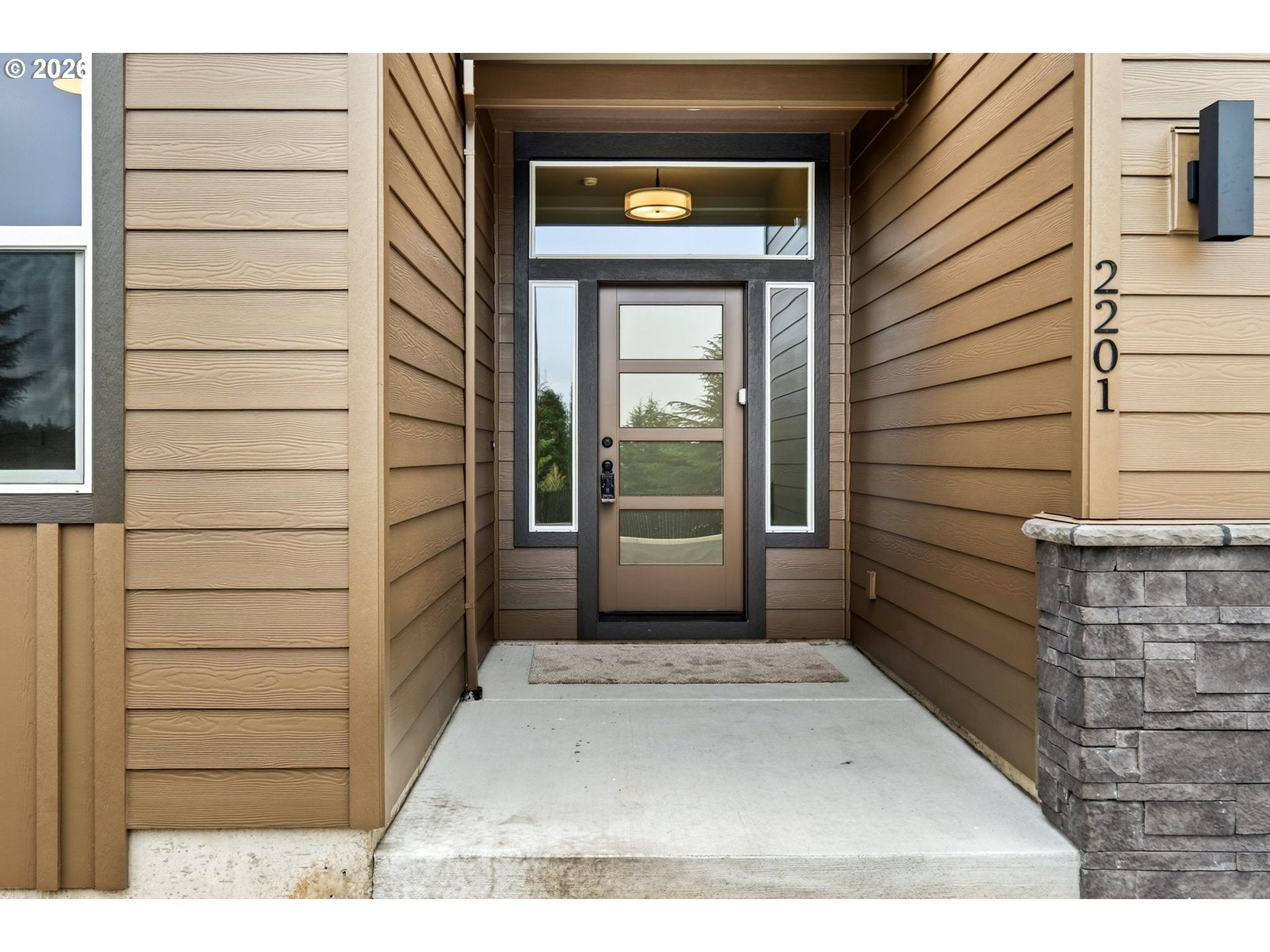 2201 E JUNIPER CIR 20
