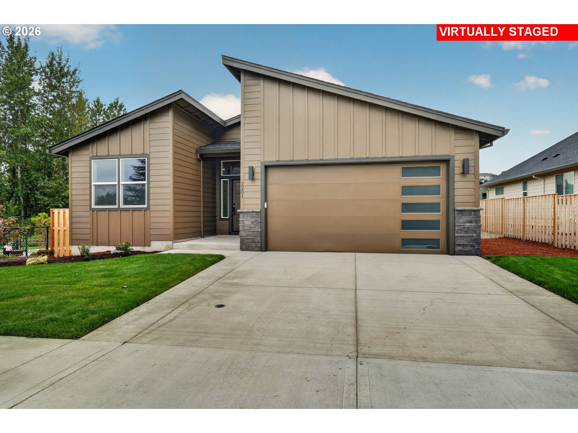 2201 E JUNIPER CIR 20