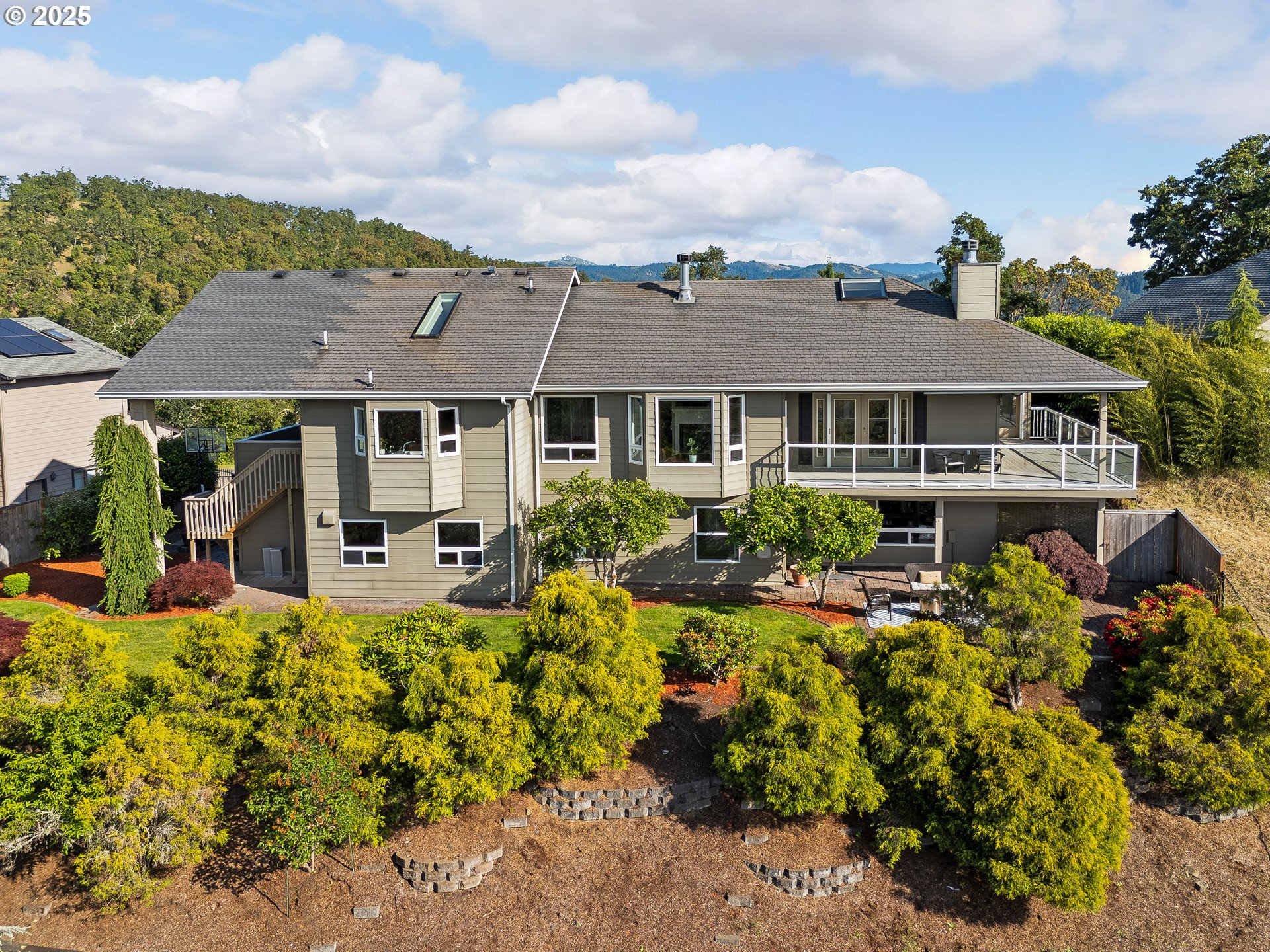 215 RIDGECREST DR