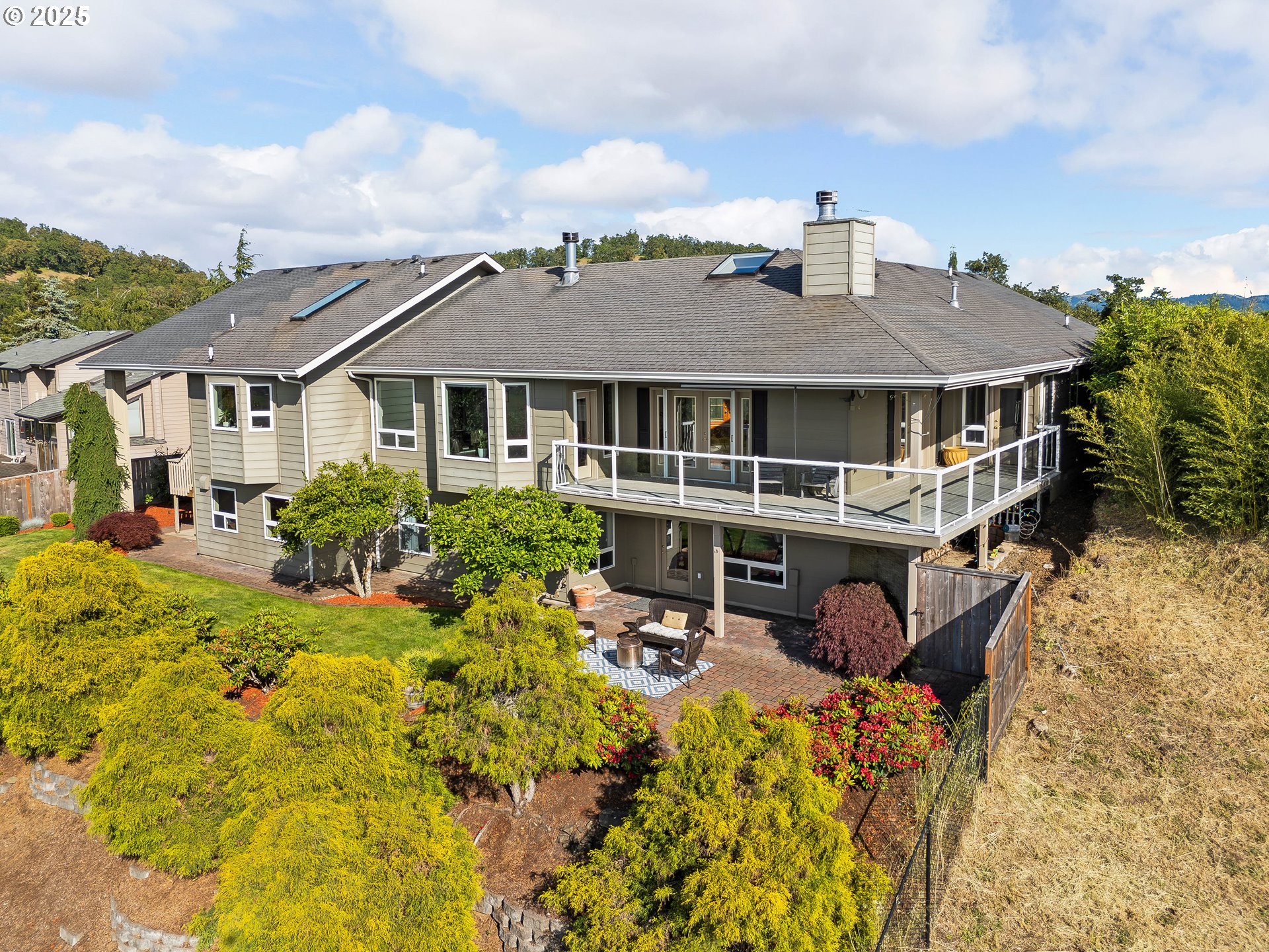 215 RIDGECREST DR