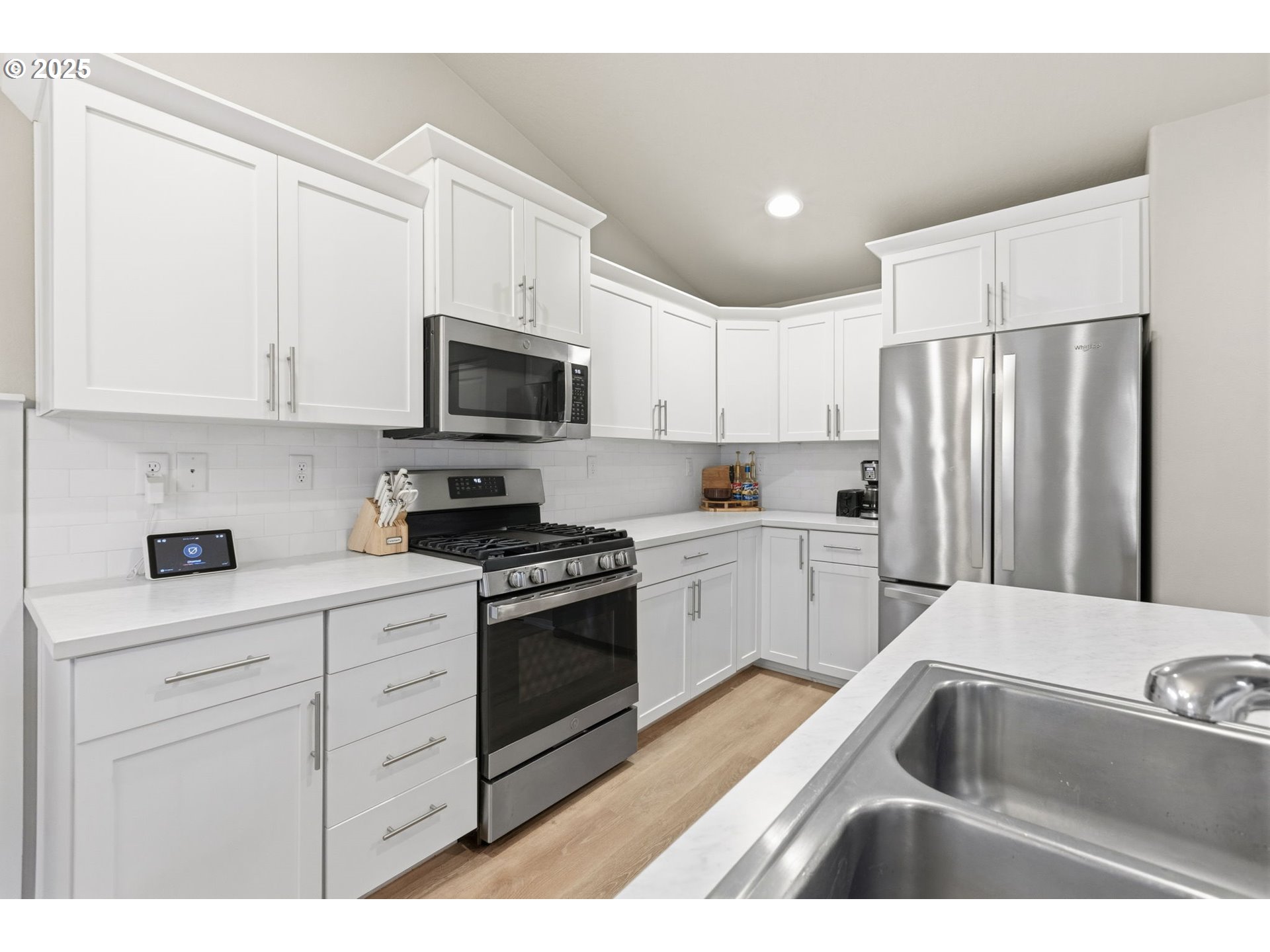 Springfield, Oregon 97478, United States, 3 Bedrooms Bedrooms, ,2 BathroomsBathrooms,Residential,Active,236771