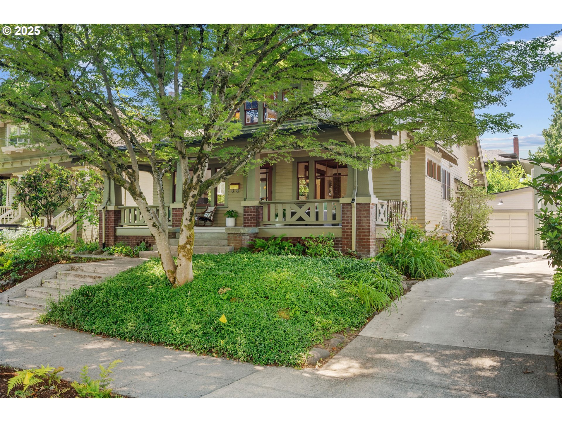 2603 NE 11TH AVE