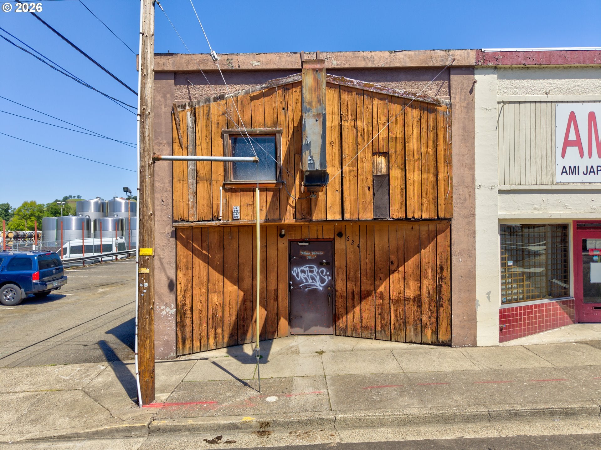 624 SE CASS AVE