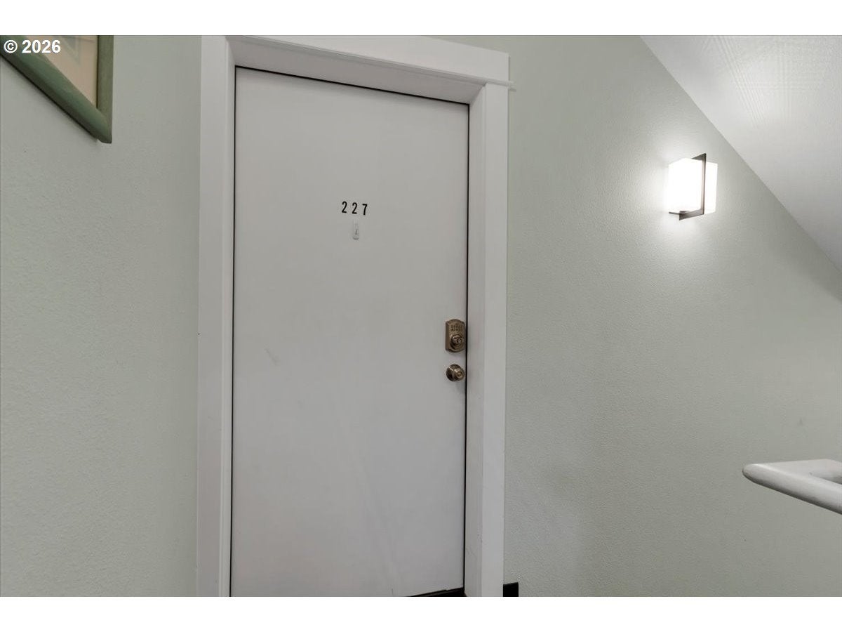 227 COMMERCIAL ST NE