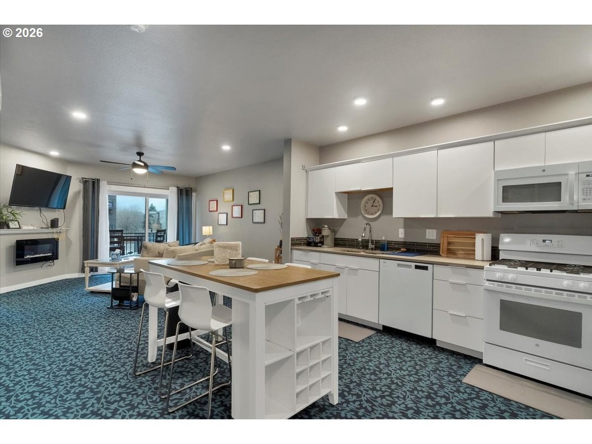 227 COMMERCIAL ST NE