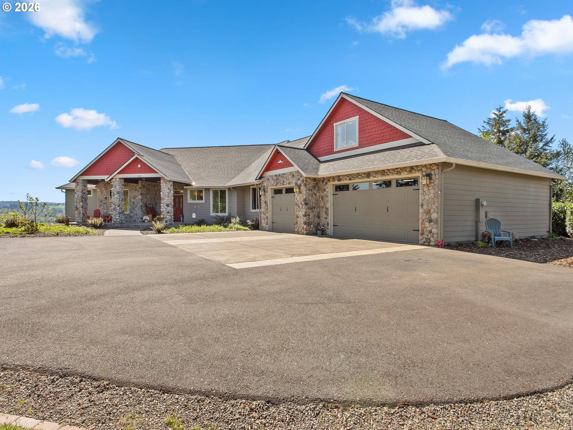 223 Southern Cross LN