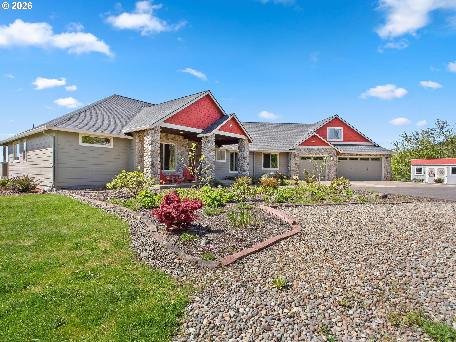 223 Southern Cross LN