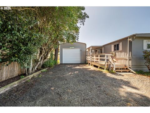 125 N 4TH ST Lakeside OR 97449