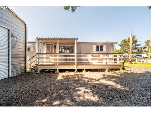 125 N 4TH ST Lakeside OR 97449