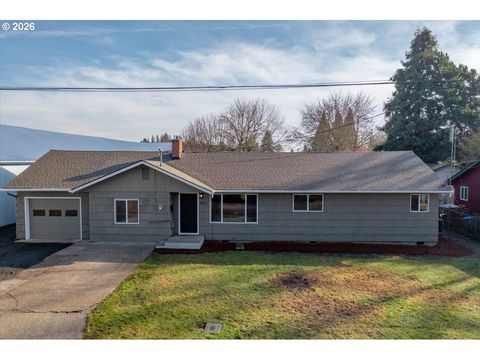 Photo of 2014 NE Galloway St, McMinnville, OR 97128 (MLS # 324236286)