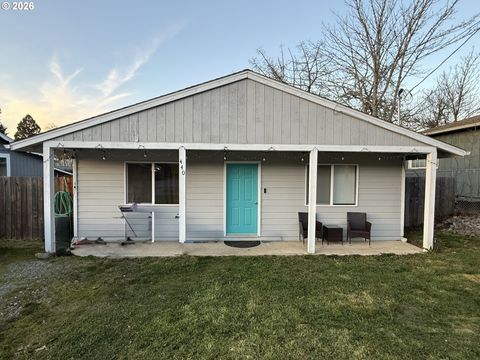 440 MONT ST Canyonville OR 97417