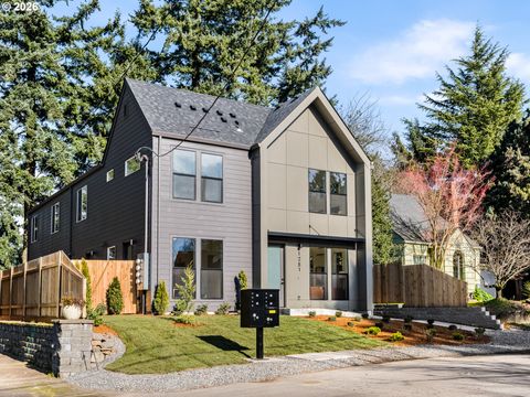 1247 SW Hume CT Portland OR 97219