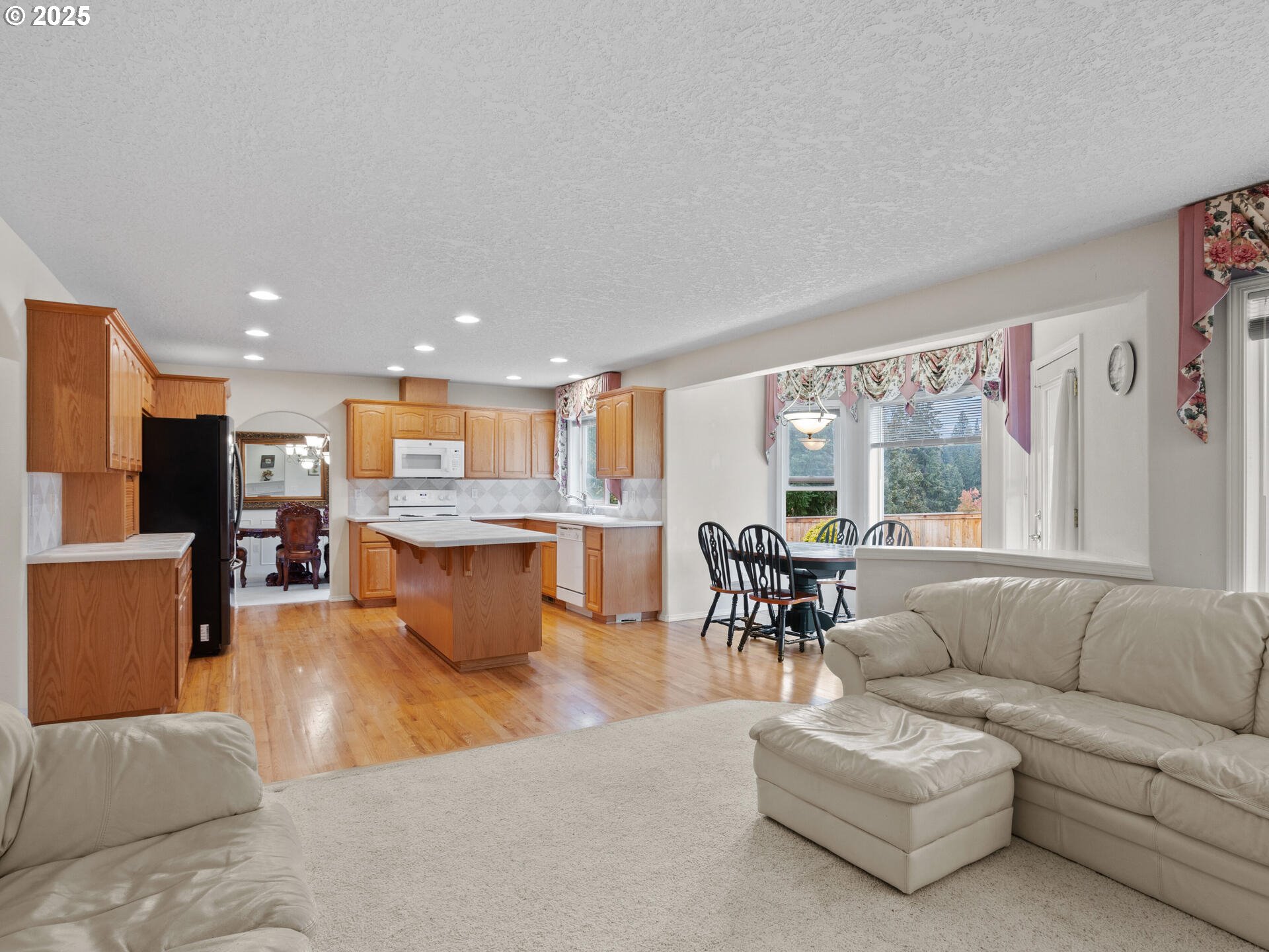 Vancouver, Washington 98686, United States, 5 Bedrooms Bedrooms, ,4 BathroomsBathrooms,Residential,Active,97586