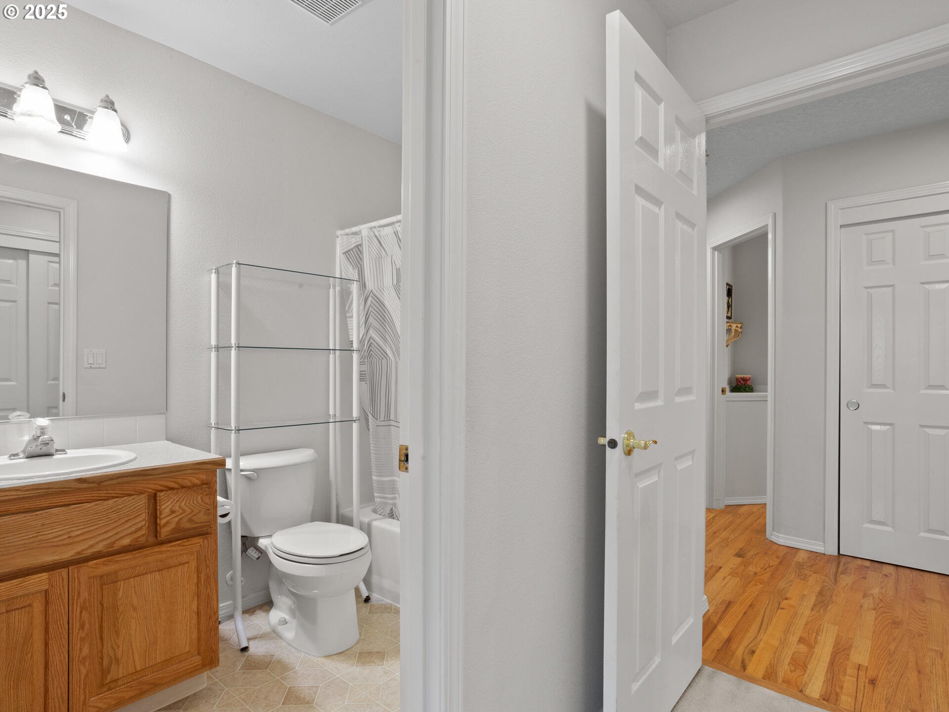 Vancouver, Washington 98686, United States, 5 Bedrooms Bedrooms, ,4 BathroomsBathrooms,Residential,Active,97586