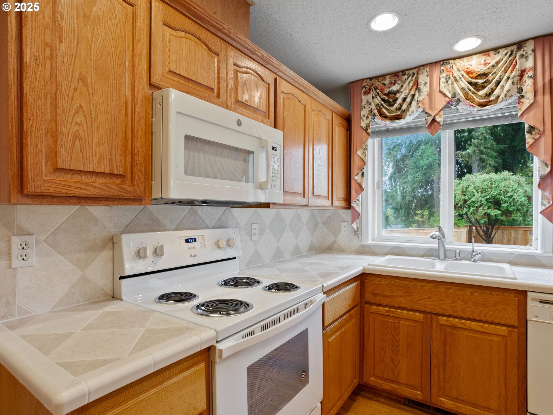 Vancouver, Washington 98686, United States, 5 Bedrooms Bedrooms, ,4 BathroomsBathrooms,Residential,Active,97586