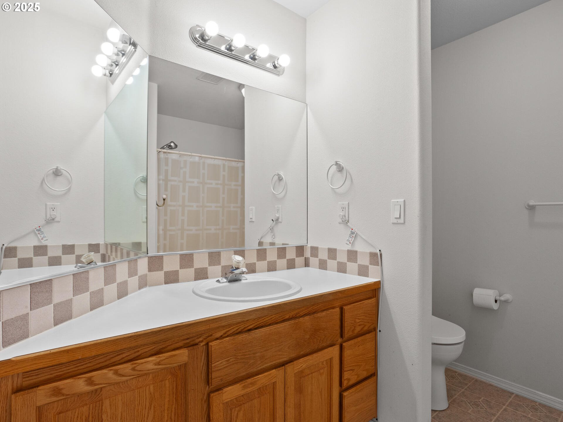 Vancouver, Washington 98686, United States, 5 Bedrooms Bedrooms, ,4 BathroomsBathrooms,Residential,Active,97586