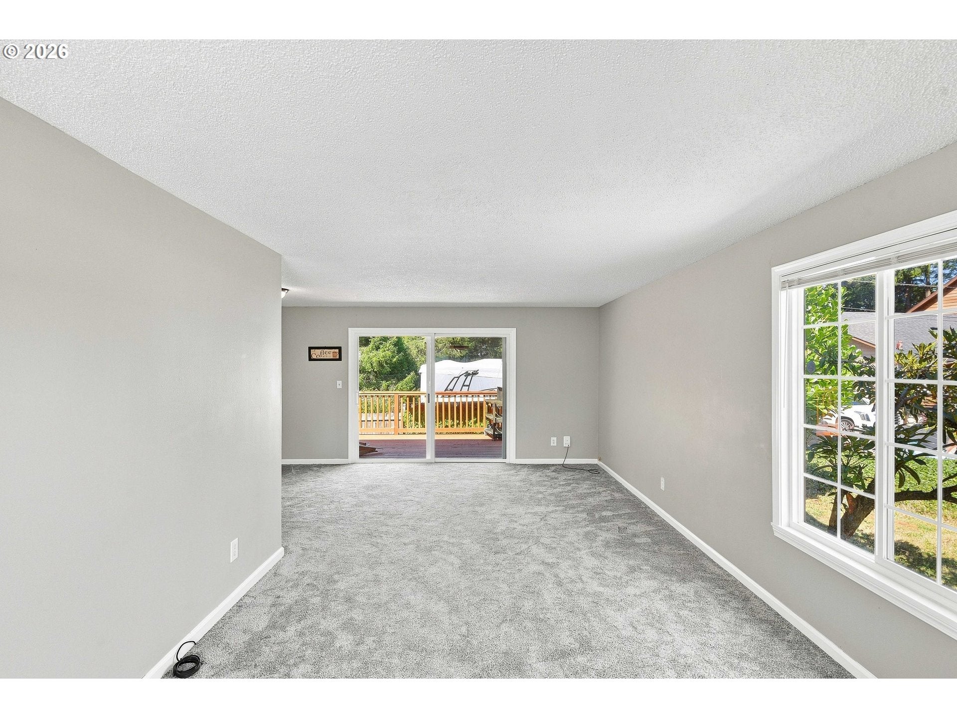 885 Oakway DR
