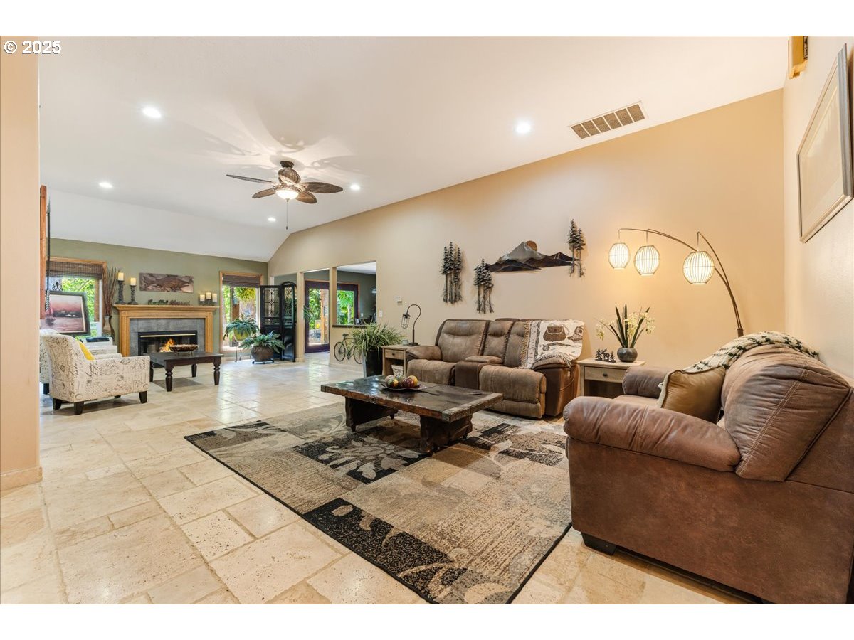 Hillsboro, Oregon 97123, United States, 3 Bedrooms Bedrooms, ,2 BathroomsBathrooms,Residential,Active,163481