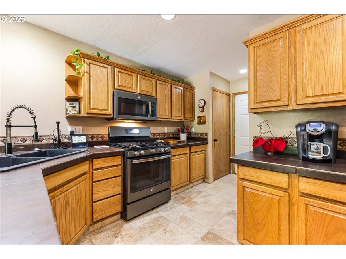 Hillsboro, Oregon 97123, United States, 3 Bedrooms Bedrooms, ,2 BathroomsBathrooms,Residential,Active,163481