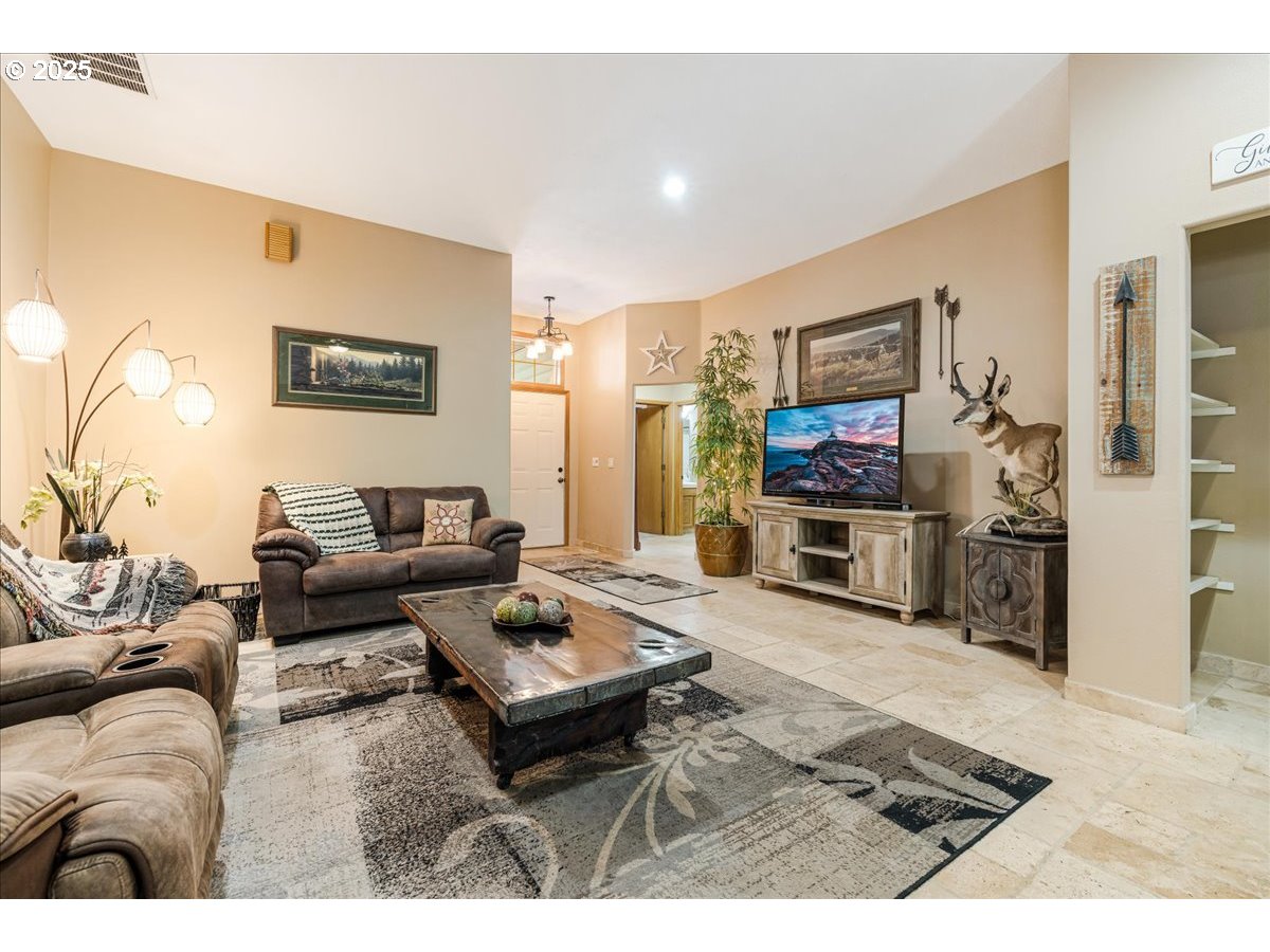 Hillsboro, Oregon 97123, United States, 3 Bedrooms Bedrooms, ,2 BathroomsBathrooms,Residential,Active,163481