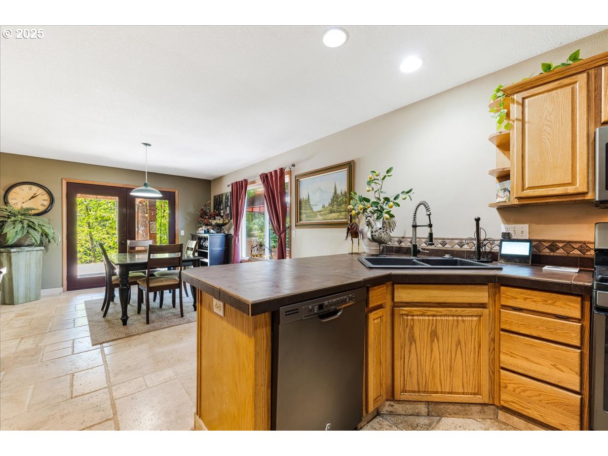 Hillsboro, Oregon 97123, United States, 3 Bedrooms Bedrooms, ,2 BathroomsBathrooms,Residential,Active,163481