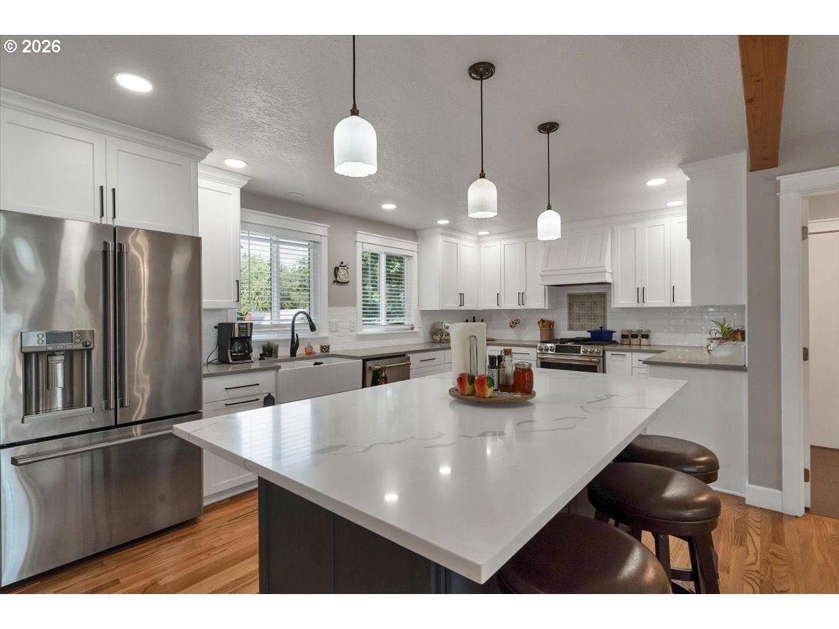 230 SE HOWELL PRAIRIE RD