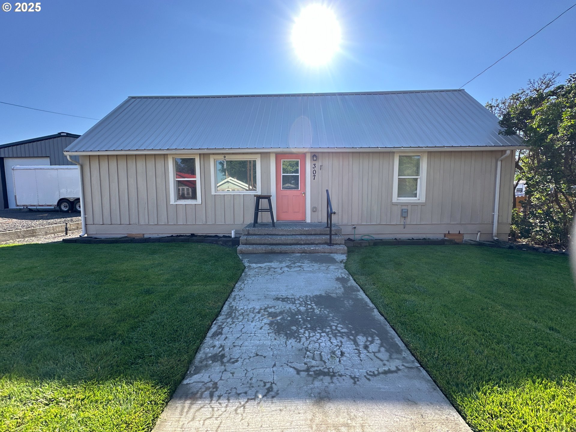 307 N CANYON BLVD