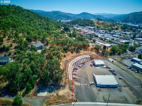 797 NE GARDEN VALLEY BLVD Roseburg OR 97470