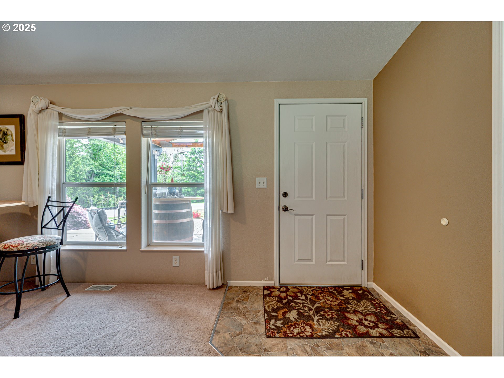 121 6 SHEILA DR