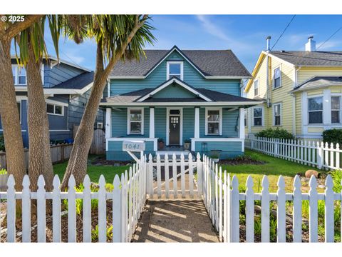 1041 CENTRAL AVE Coos Bay OR 97420