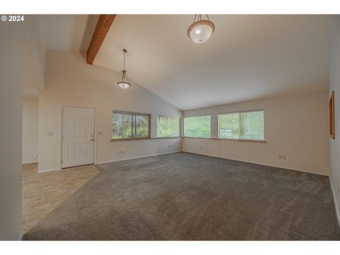 A home in Coos Bay