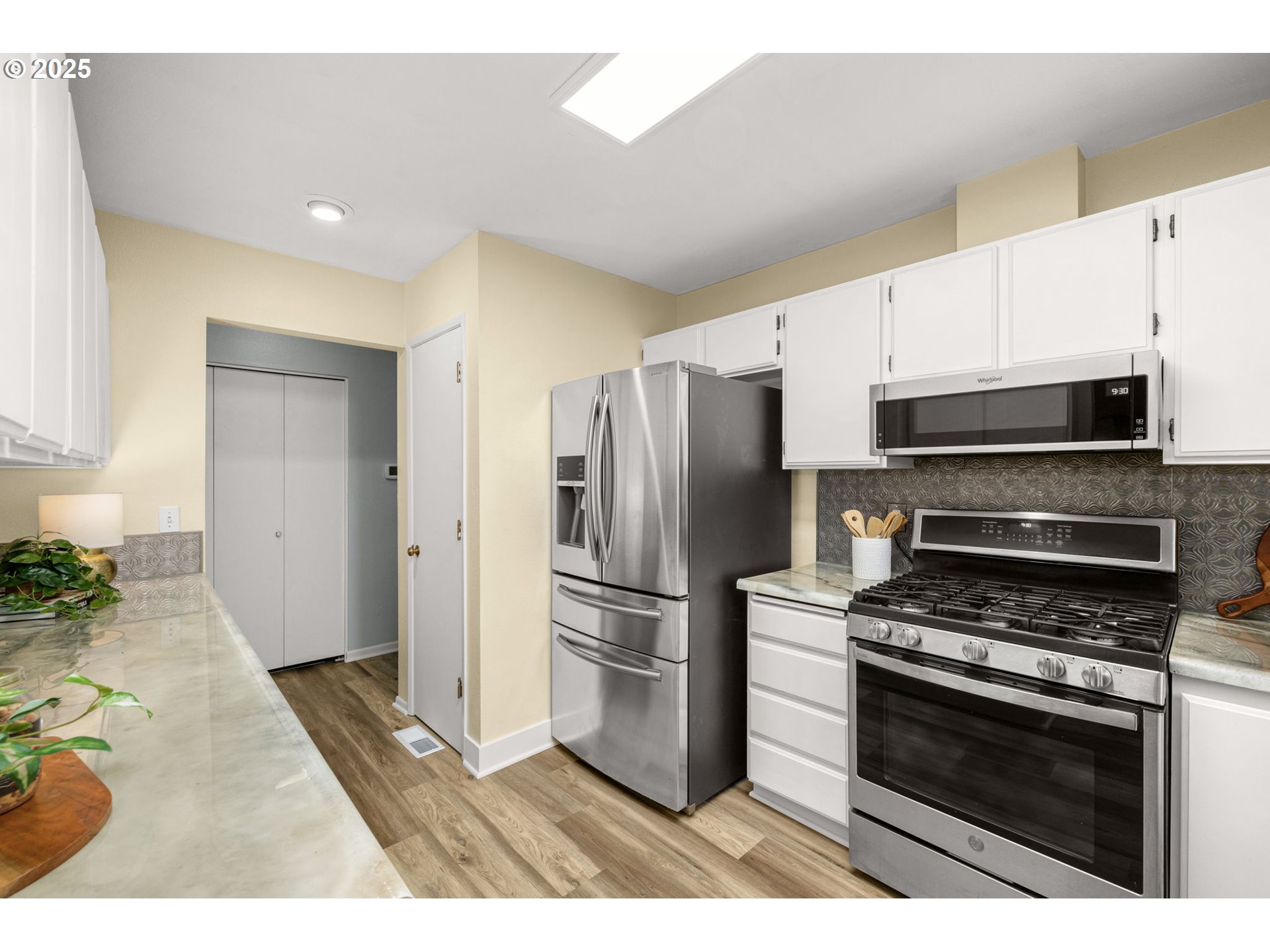 1696 NW ROLLING HILL DR