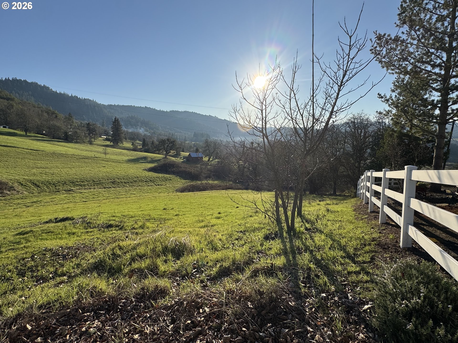 1192 W HARRIS HILLS DR