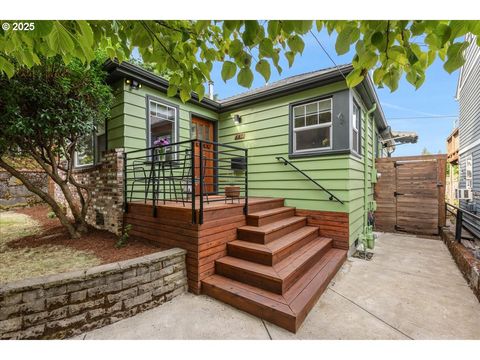 4411 N ALBINA AVE Portland OR 97217