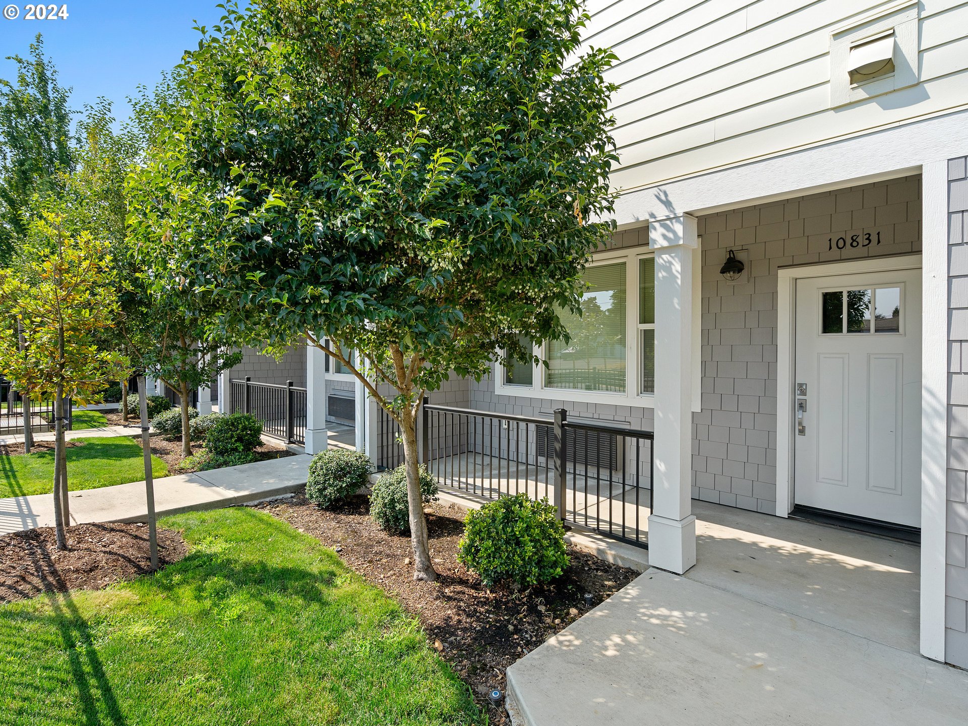 10831 E BURNSIDE ST