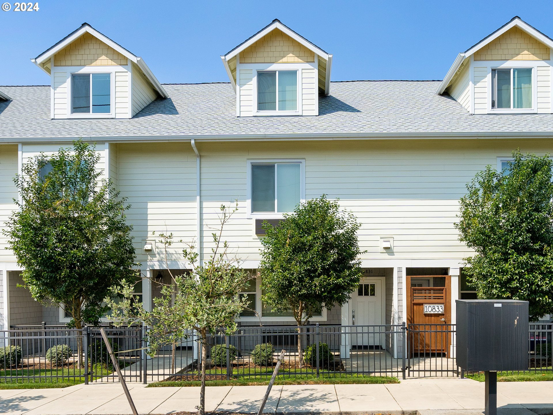 10831 E BURNSIDE ST