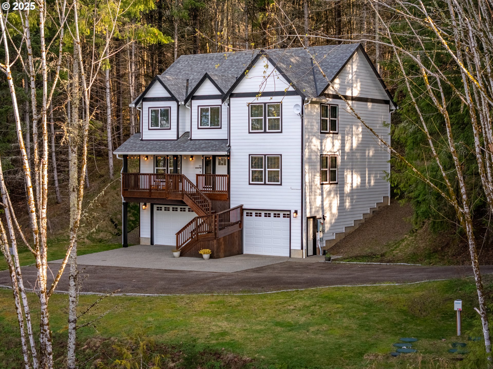 335 HILLSDALE DR