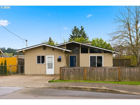 505 E GLOUCESTER ST Gladstone OR 97027