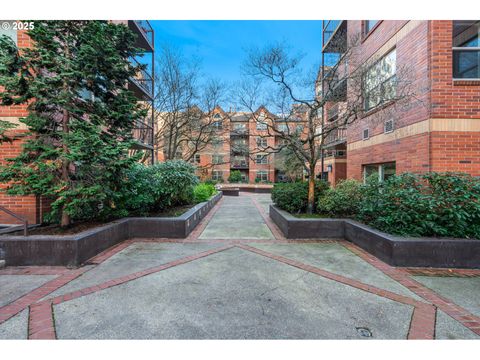Photo of 1500 SW Park Ave #215, Portland, OR 97201 (MLS # 305106254)