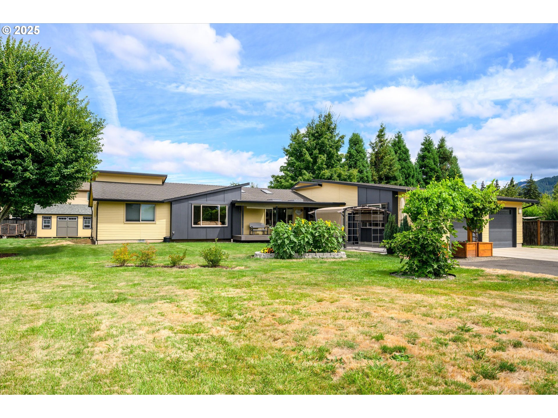 155 Hillview Ln 1