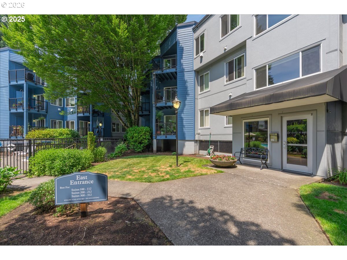 8720 SW TUALATIN RD 303